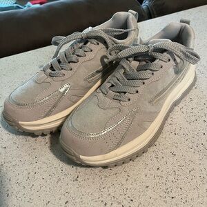 Blowfish malibu gray sneaker